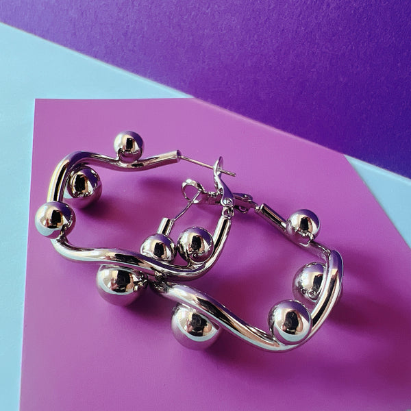 Zarcillos-TWIST SILVER HOOPS